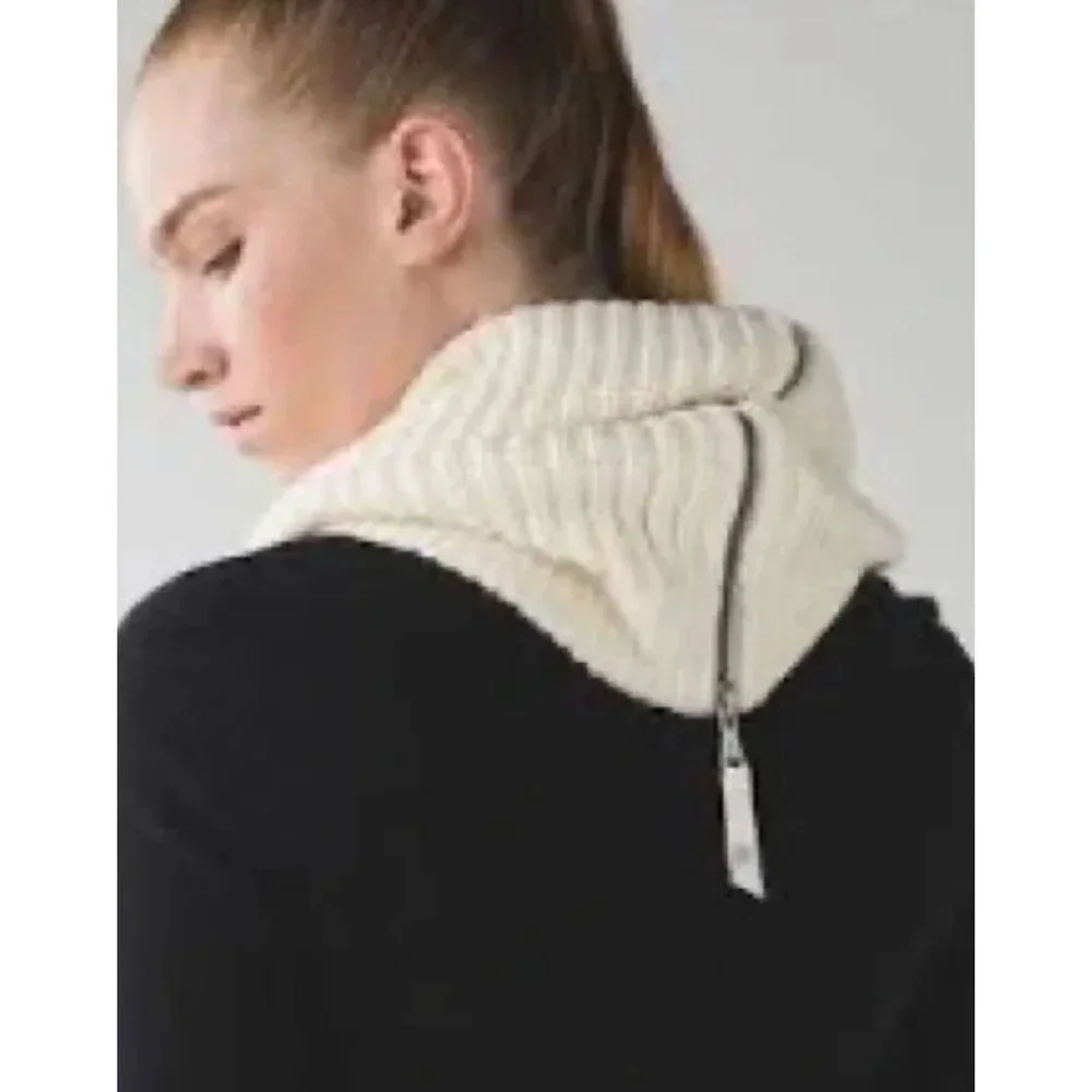 Lululemon Falling Freely 100% Merino Wool Zip Up Infinity Scarf Neck Warmer-One